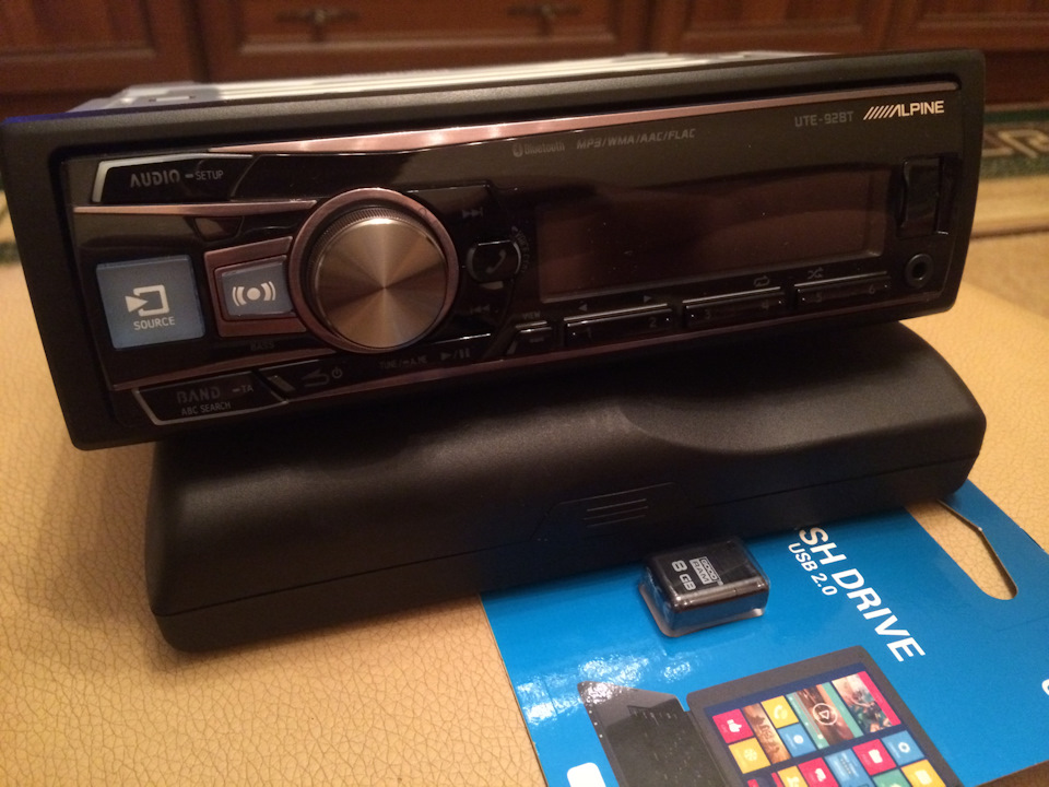 Alpine UTE-92BT 2