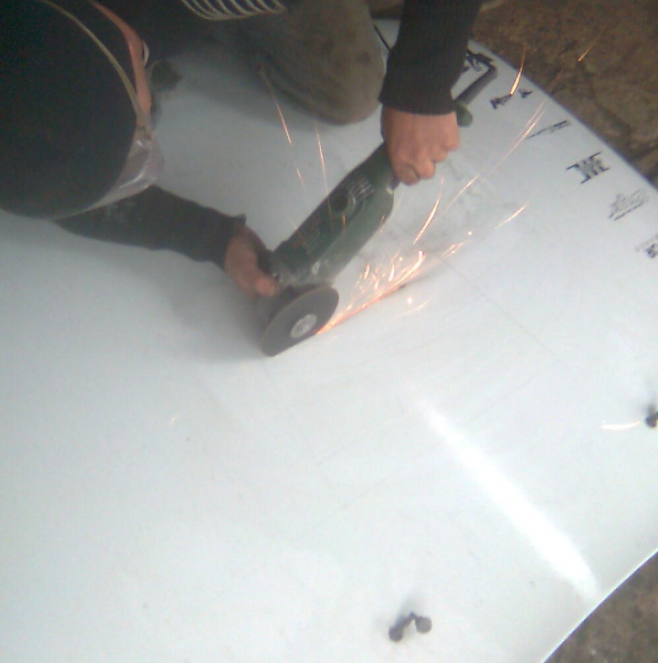 Зябра (задуви) на капоті 2