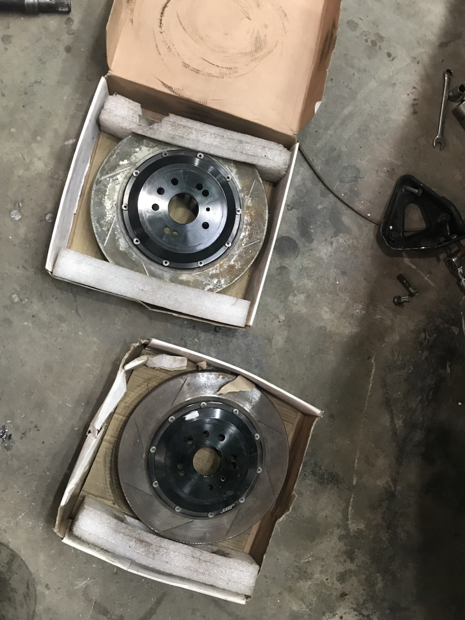 Передні гальмівні диски на opel calibra 330mm бути 2