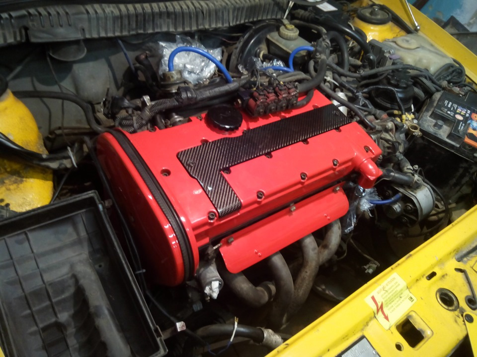 Продам Карбонову кришку на c20xe 2