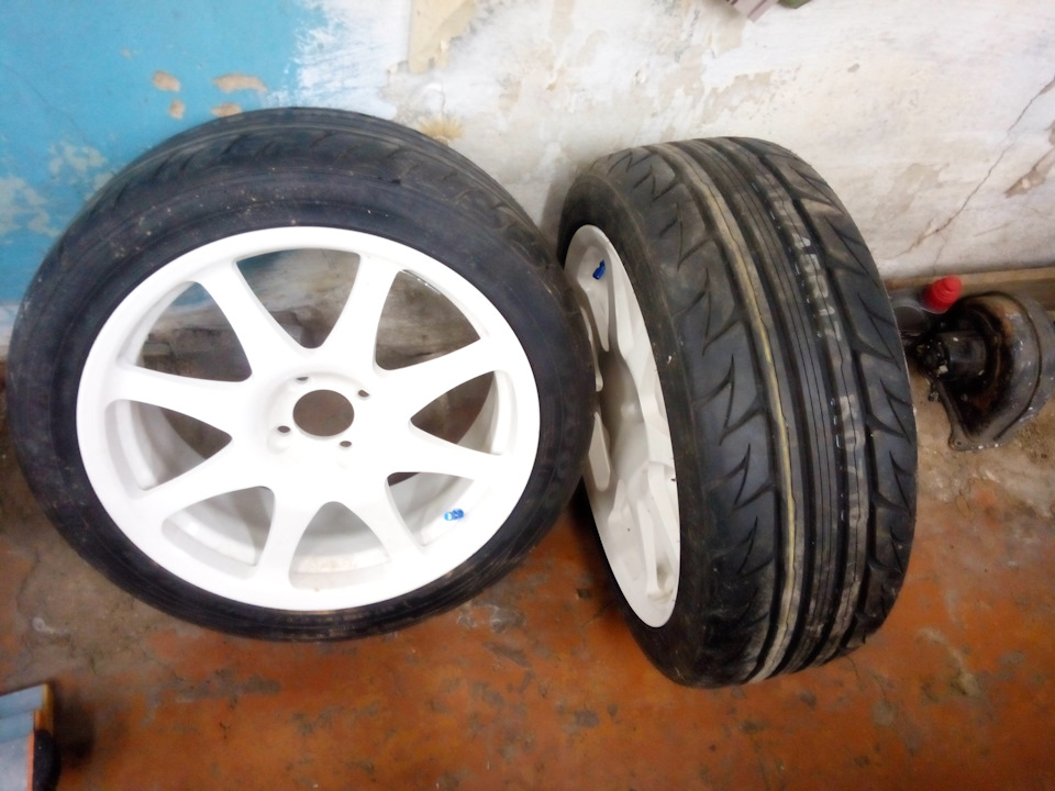 Взяв пару на зад Roadstone N9000 1
