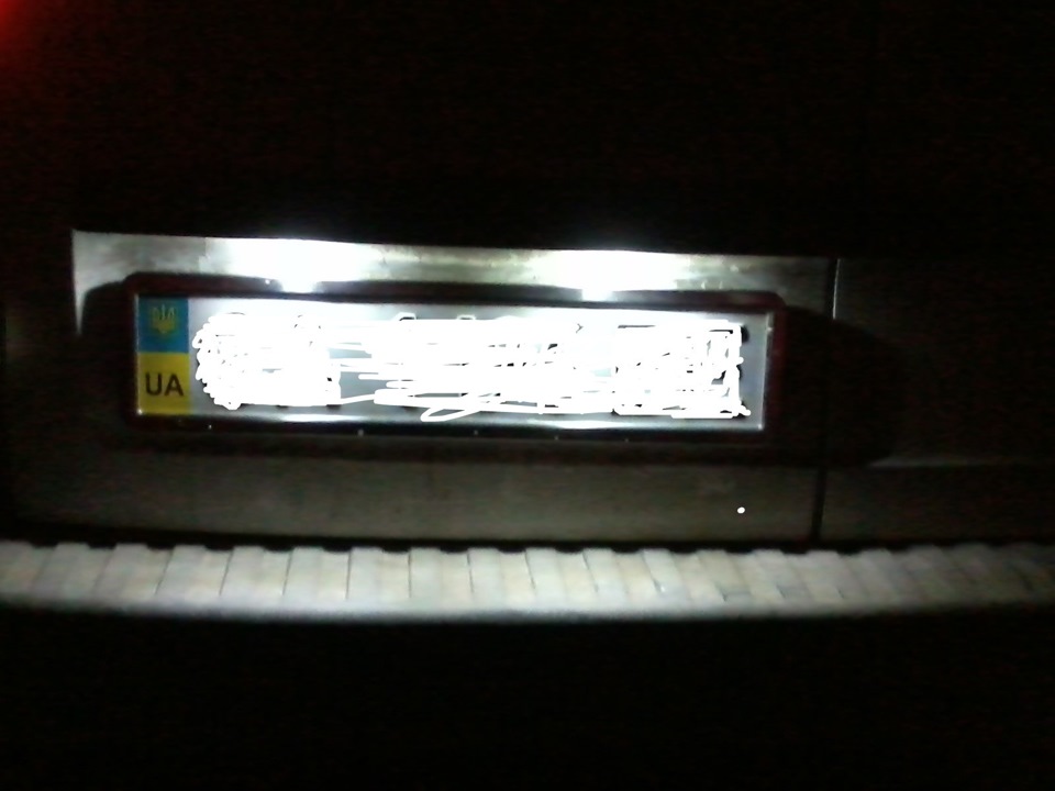 Установка LED підсвітки номерного знака, заразом поставивши нові рамки 2