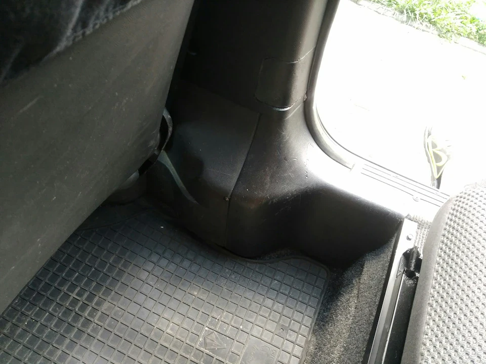 Нові Чехли. Та порожок задніх дверей.
