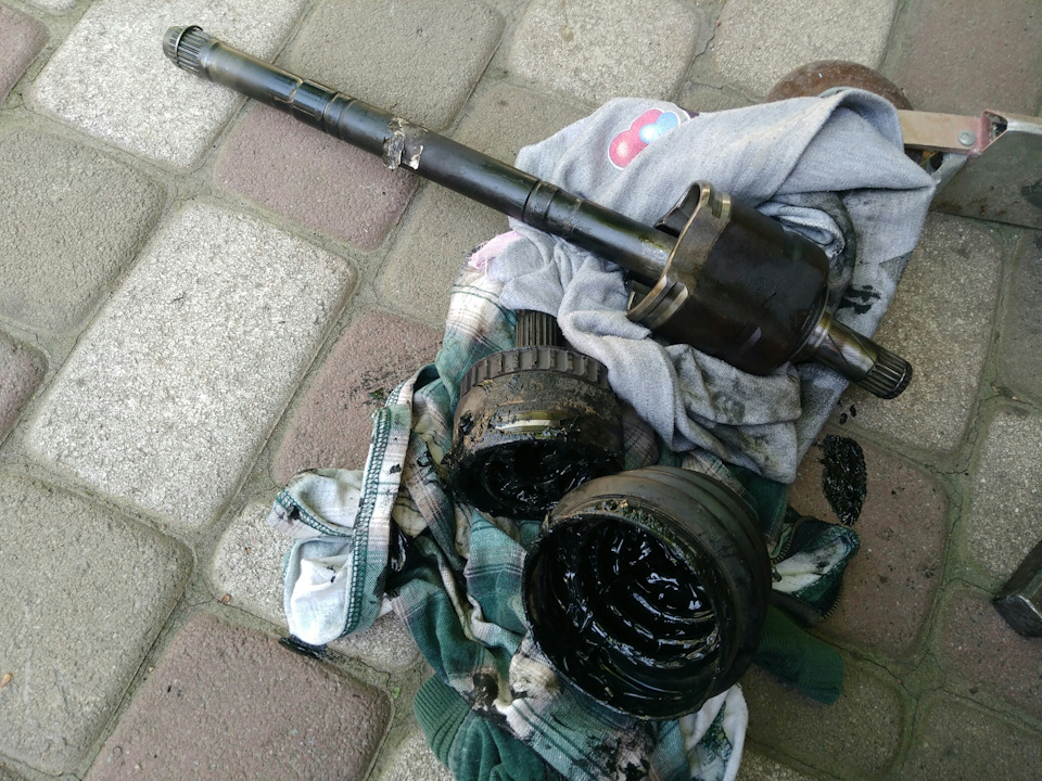 Заміна внутрішнього пильника на привідному валу. 4