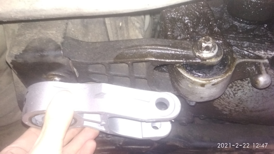 Заміна задньої та передньої подушки двигуна, Opel Combo C 1.7 TDI 2003 5