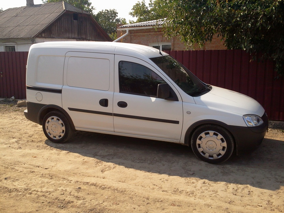 Переобладнання салону opel combo с-van - врізання скла 1