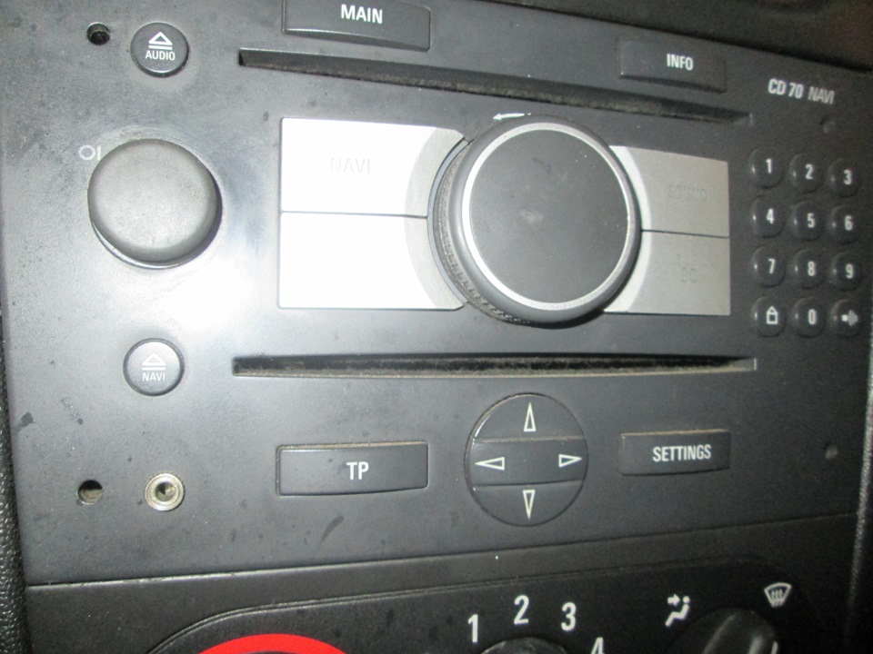 Встановлення AUX в штатну автомагнітолу CD70 Navi 4