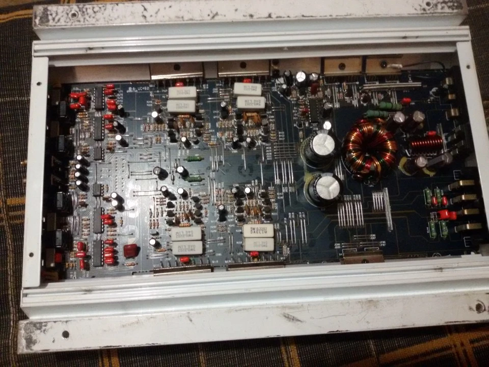 Автозвук. Підсилювач Blaupunkt gta400 поломка