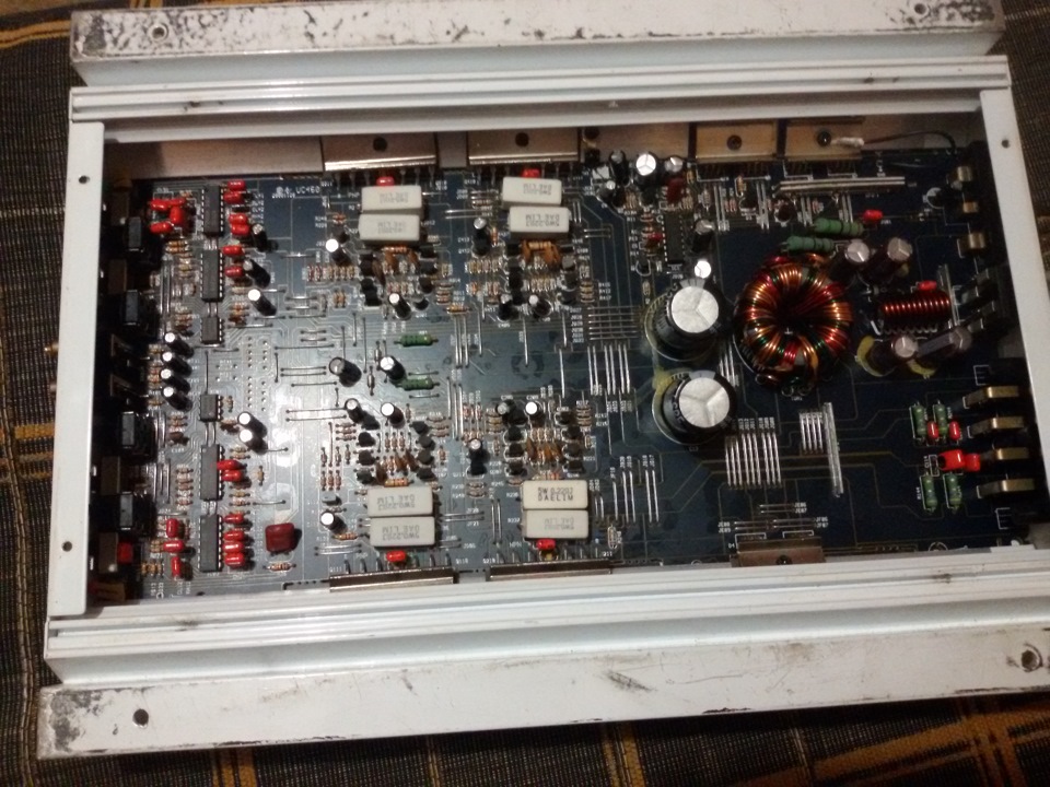 Автозвук. Підсилювач Blaupunkt gta400 поломка 1