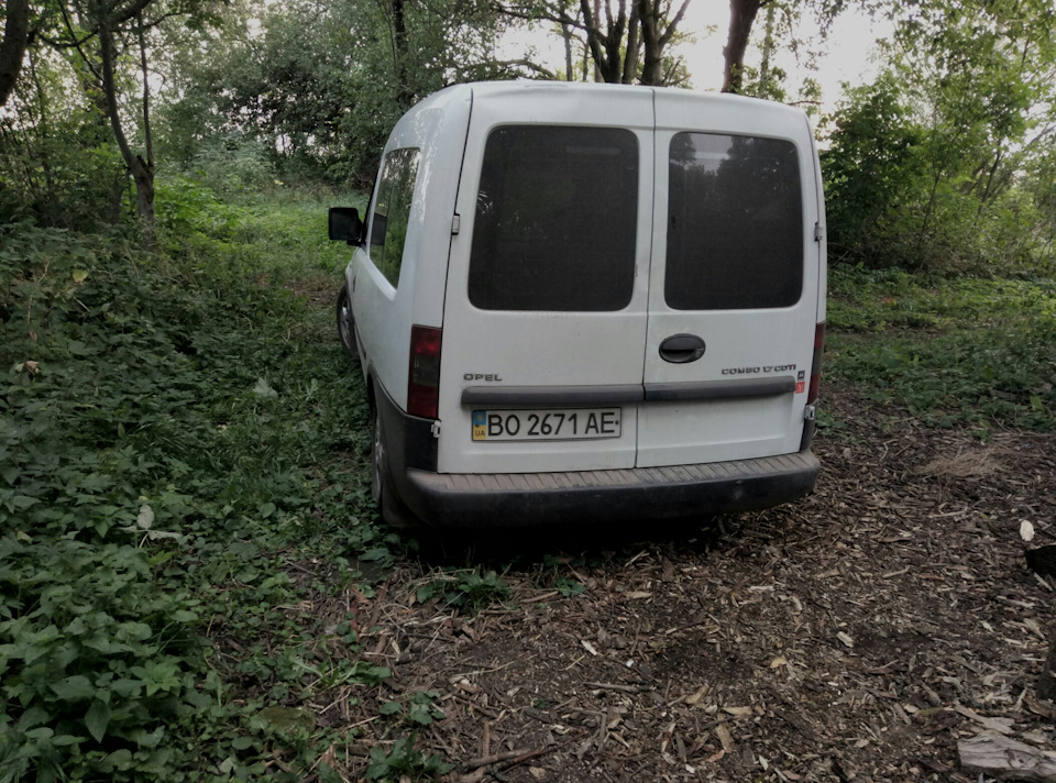Їздили на пасіку. Комбік віз на спині 670кг + 2 пасажири. 2