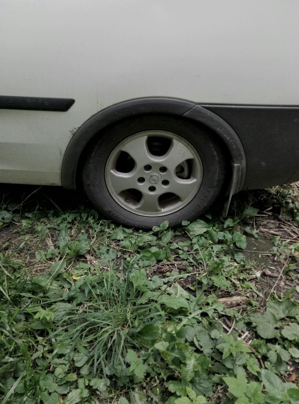 Їздили на пасіку. Комбік віз на спині 670кг + 2 пасажири. 1