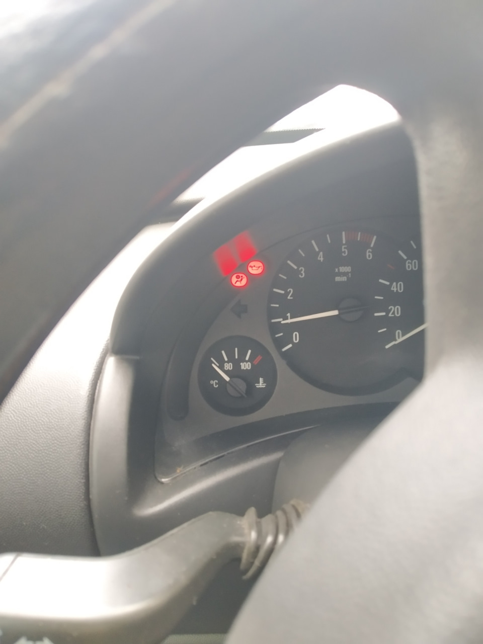 Дискотека від лампочки контролю тиску масла opel combo 1.3 cdti 1