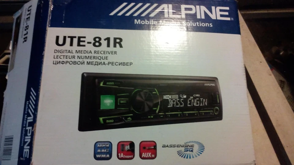 Купив собі в машинку ALPINE URE 81R:))))