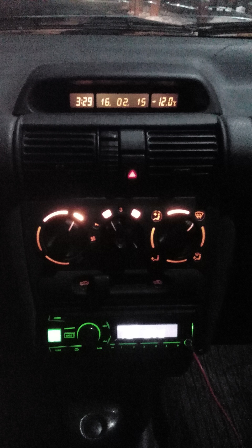 Купив собі в машинку ALPINE URE 81R:)))) 2