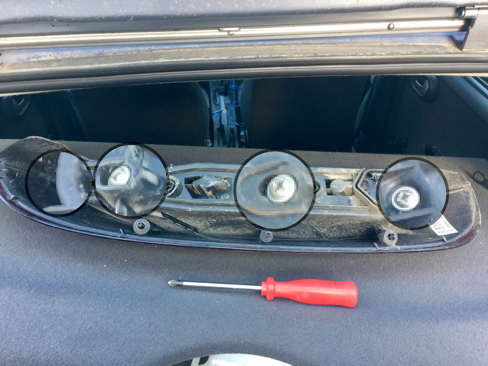 Заміна лампи заднього ходу Opel Corsa C 3