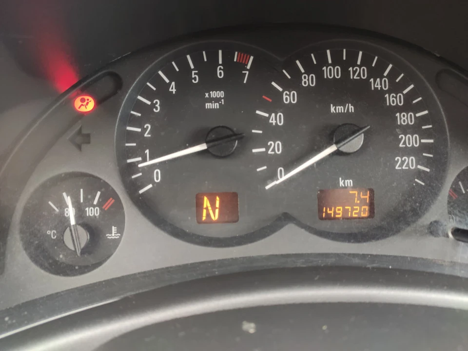 Заміна насоса водяного охолодження Z12XE Opel Corsa C та подушка права двигуна