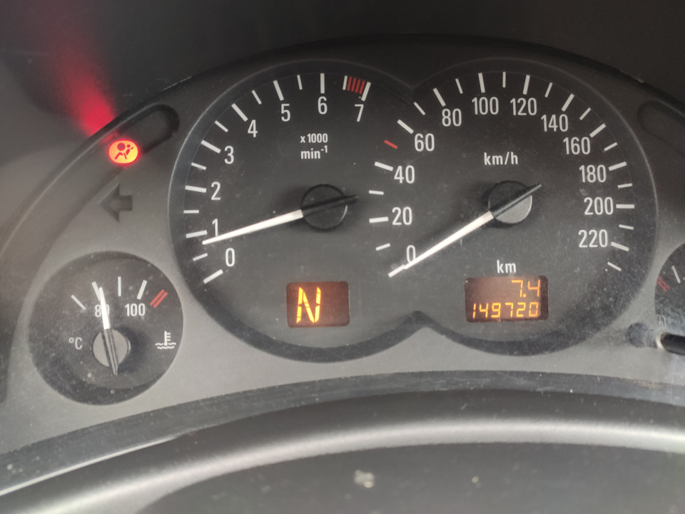 Заміна насоса водяного охолодження Z12XE Opel Corsa C та подушка права двигуна 1