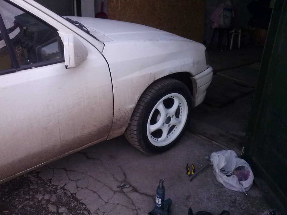 Borbet ROD R15 6.5j.Прийдеться напевно арки розварювати ... так як більша колеса виходять)Гума Dunlop sport 190/60 3