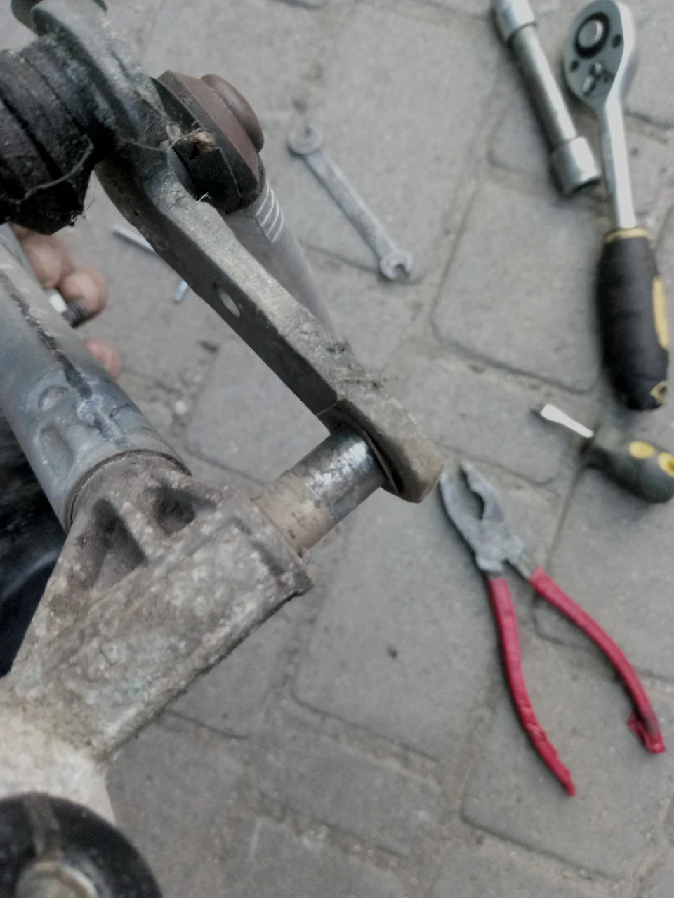 Двірники метуть але дуже повільно.