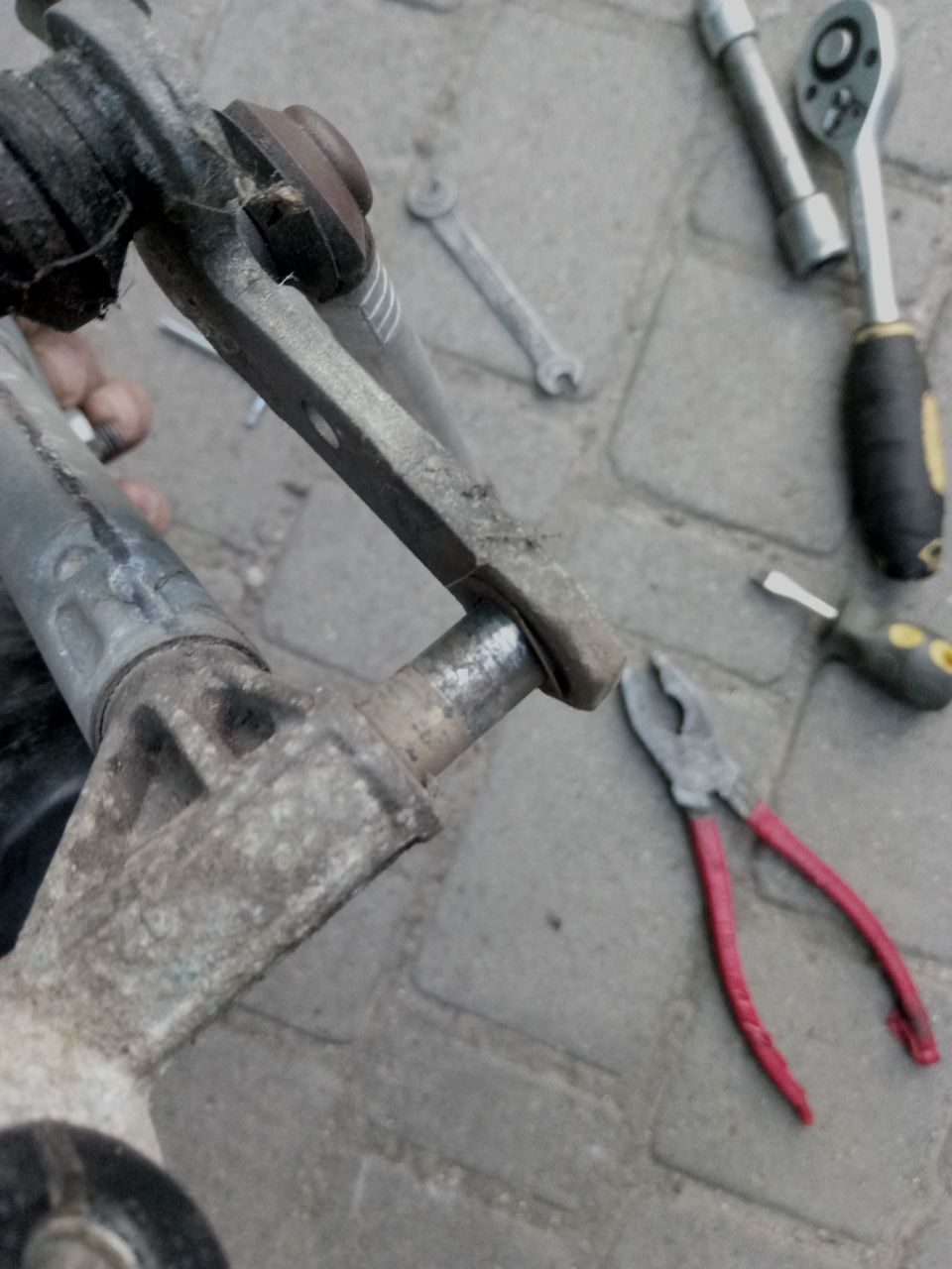 Двірники метуть але дуже повільно. 1