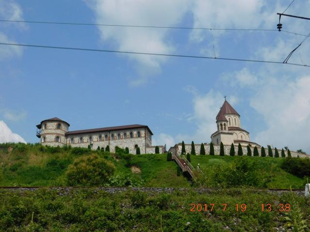 У Грузію з караваном 2017-19 липня. Дорогою до Местіі. Церква. 2
