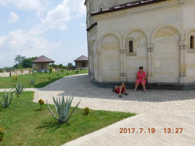 У Грузію з караваном 2017-19 липня. Дорогою до Местіі. Церква. 3
