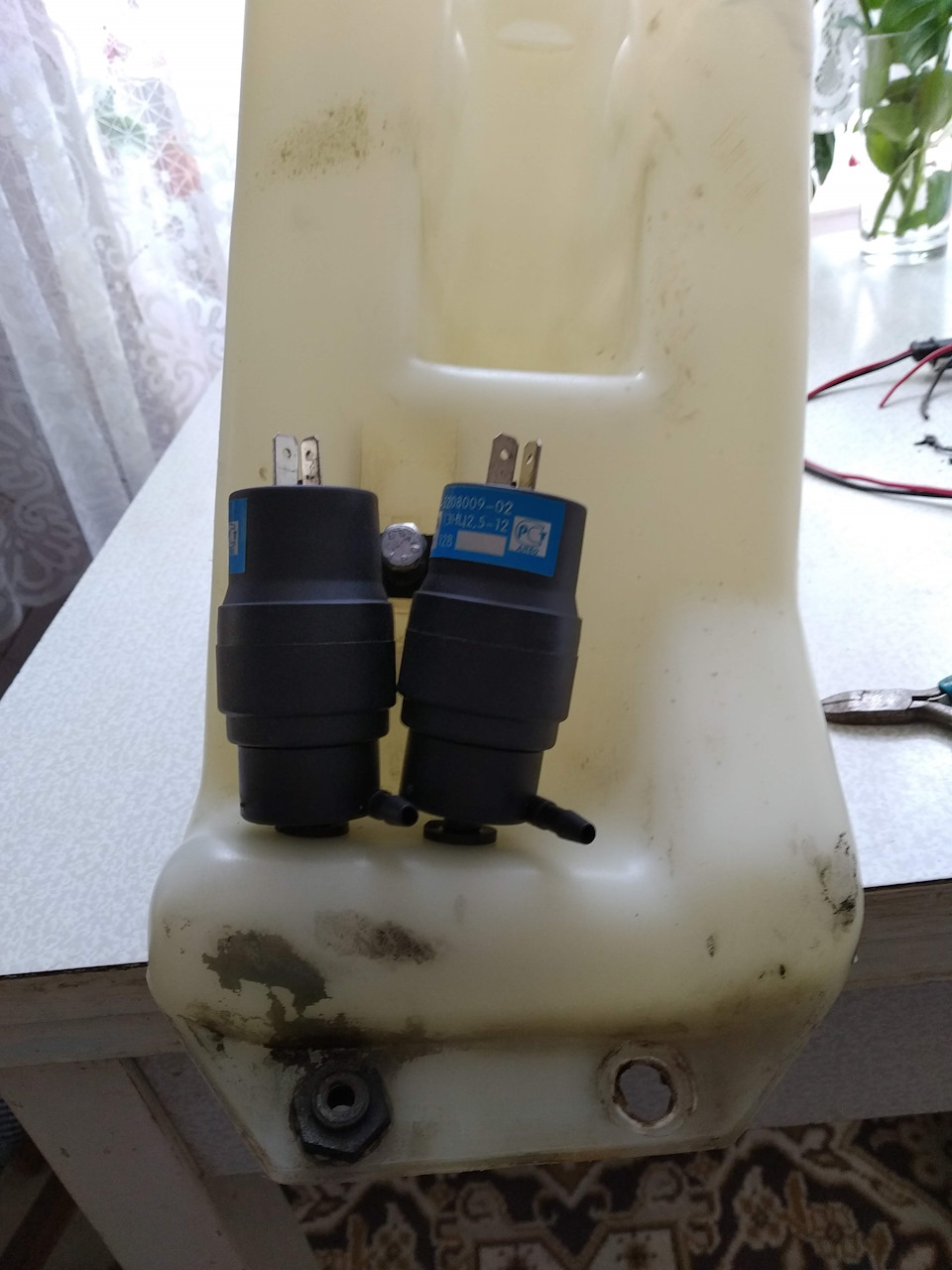Насос омивача 2