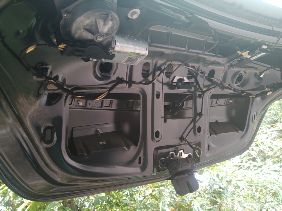 Заміна кнопки багажника Opel Insignia 2011 Liftback 2
