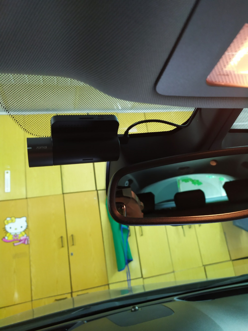 Поставив реєстратор 70mai Smart Mini Dash Cam 4
