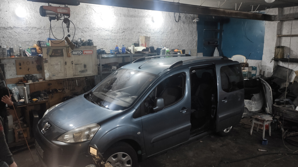 Peugeot Partner Tepee 1.6 Бензин ЗАМІНА ЗЧЕПЛЕННЯ 2