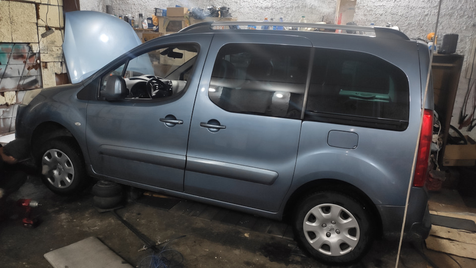 Peugeot Partner Tepee 1.6 Бензин ЗАМІНА ЗЧЕПЛЕННЯ 4