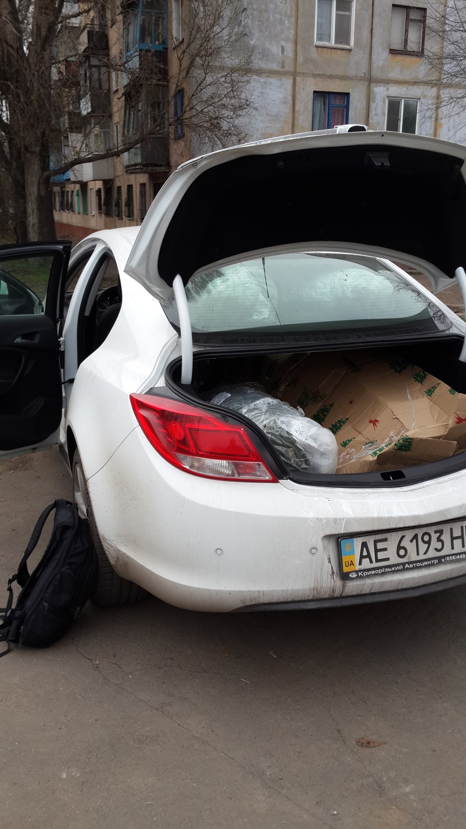 Перевіряємо місткість багажника та салону 4