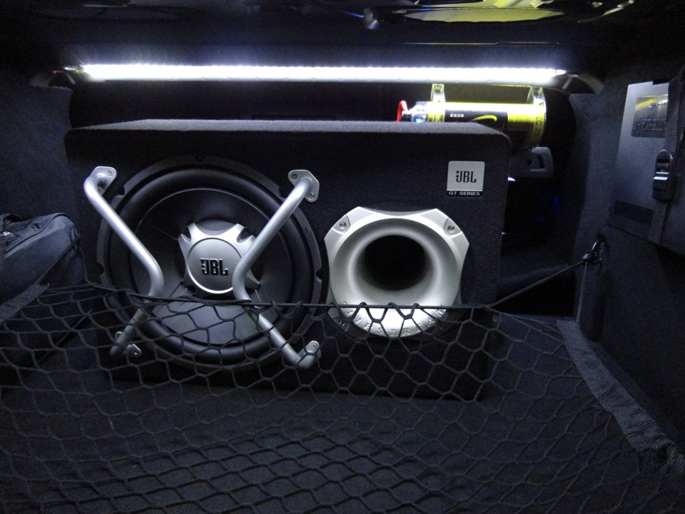 Встановлення саба та підсилювача JBL 1