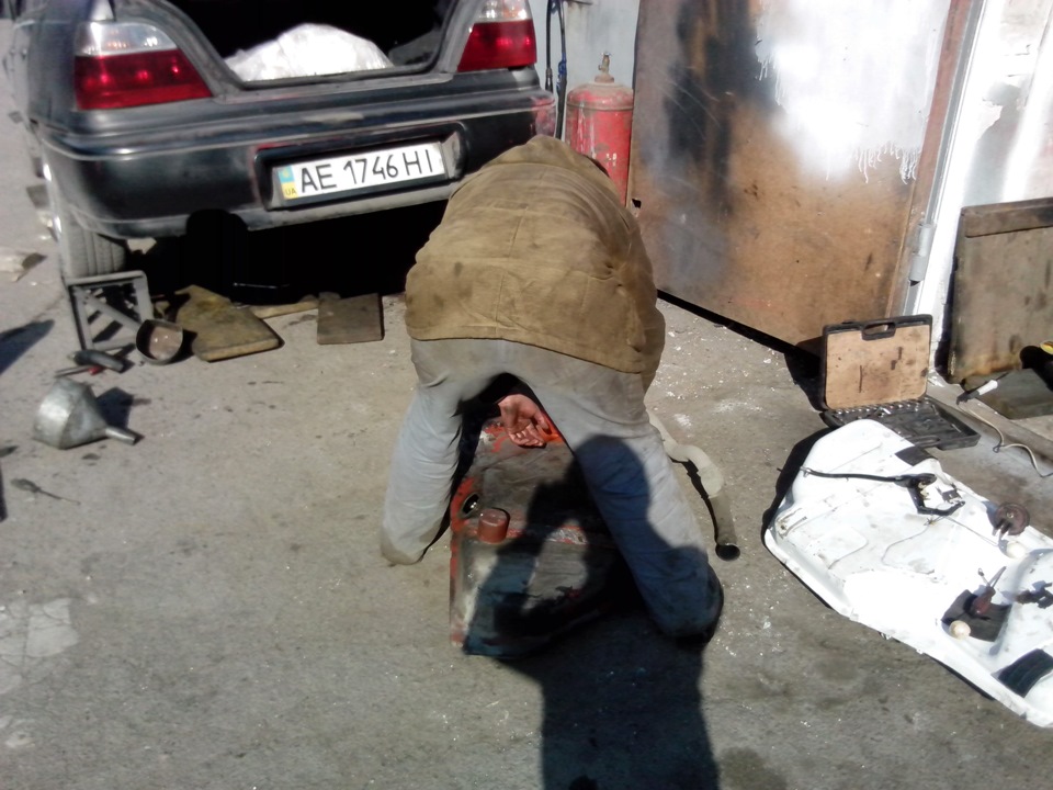 Змінюємо бак без ями))) 3