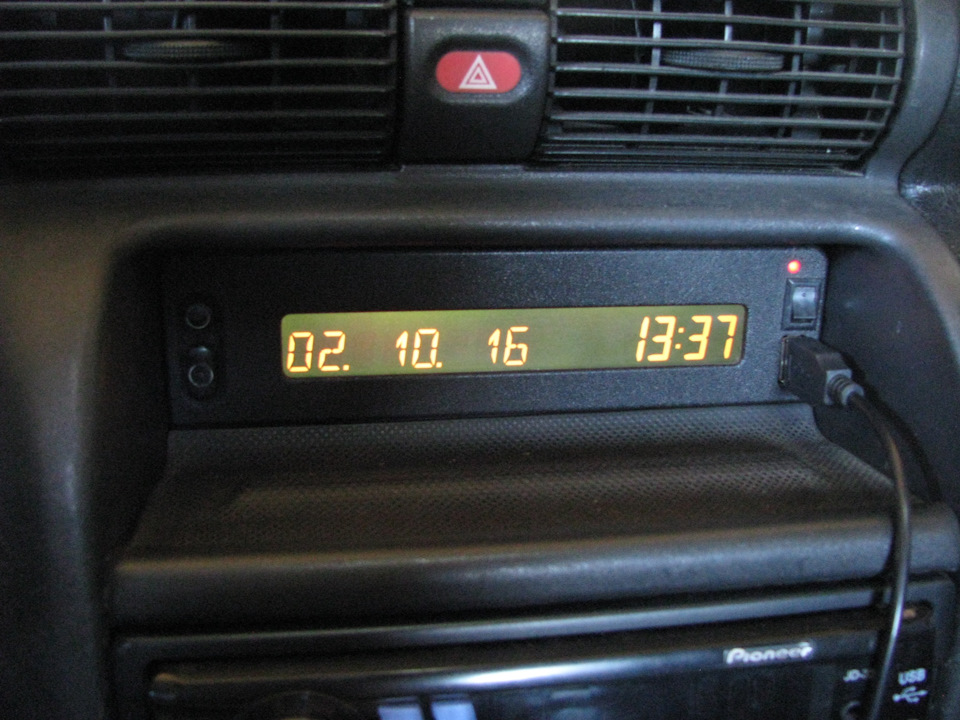 Штатна USB зарядка 1