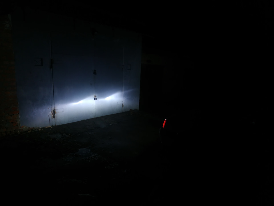 Установка Led ламп H4 Cyclone type 27s 4