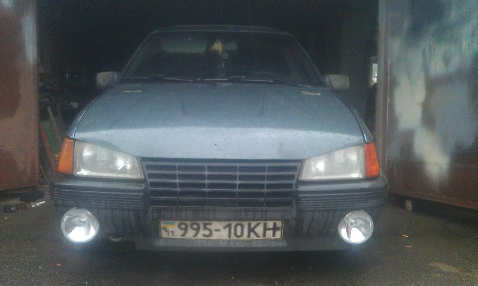 Передній бампер.