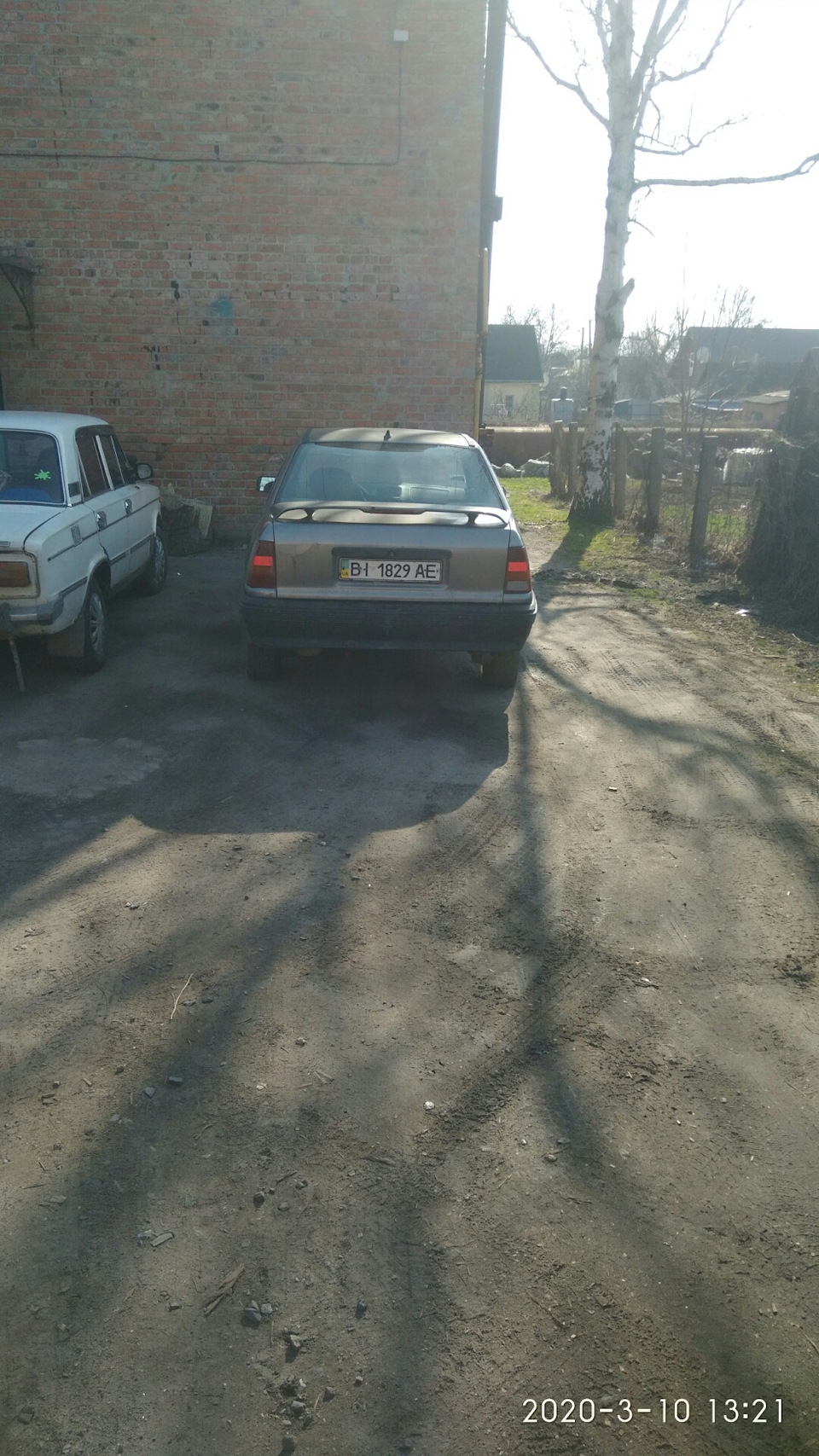 Виїхав 1