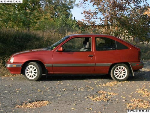 Pontiac LeMans черговий клон кадета :) 2