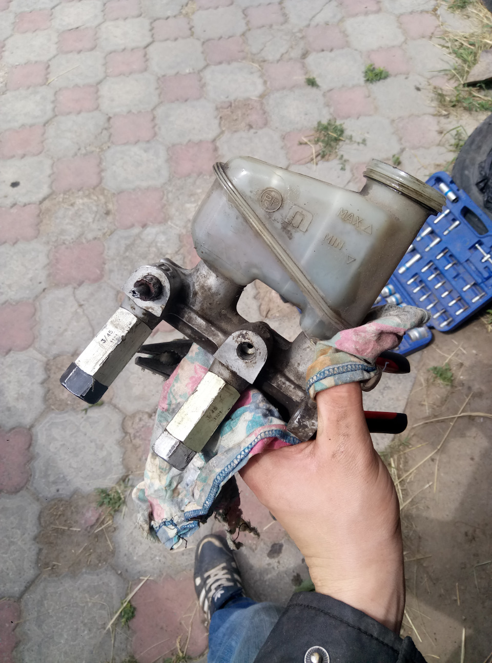 Чистка ГТЦ. Фарбування ваккуумного підсилювача гальм. 3