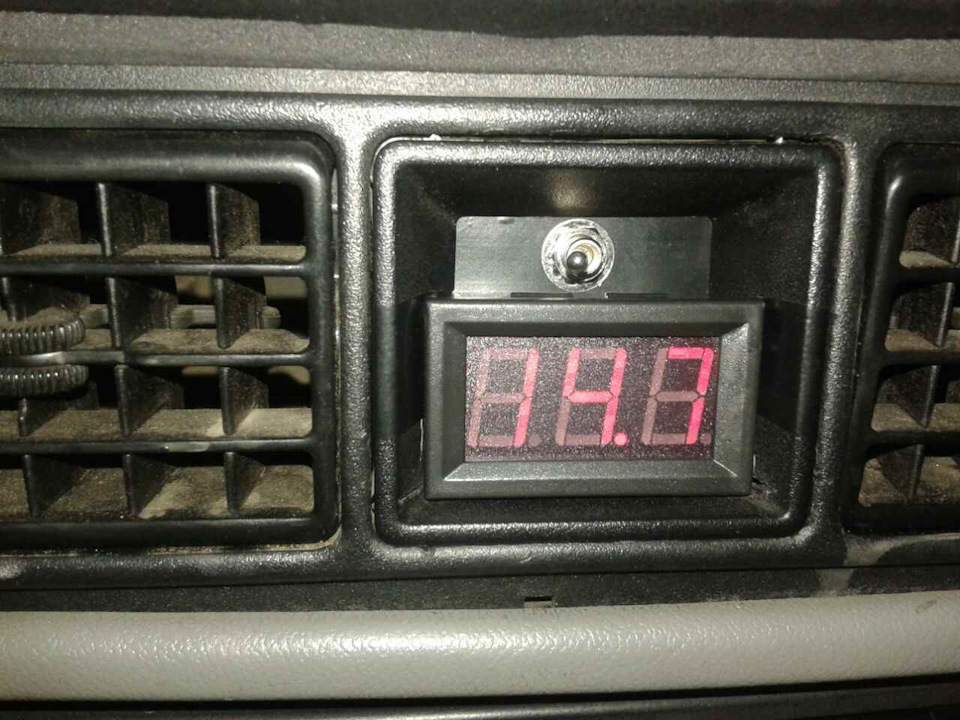 Вольтметр замість годинника 4