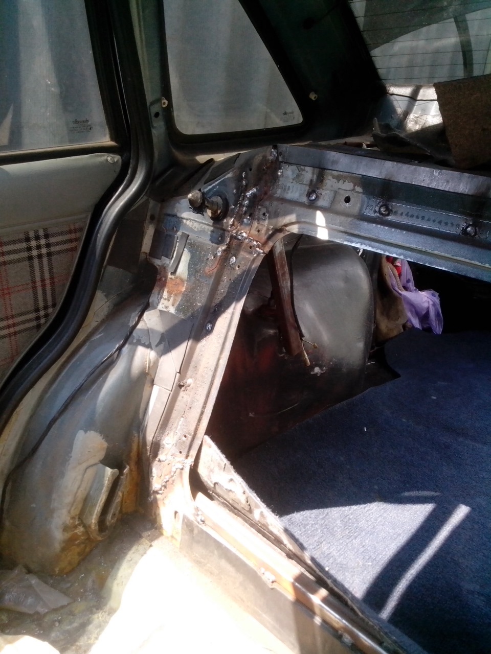 Віброізоляція задньої полиці та арок 2