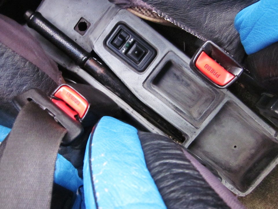 Клямки ременів безпеки з нексії на кадетт 4