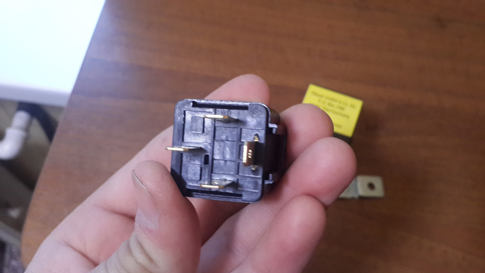 Реле 4х контактне Flosser 2
