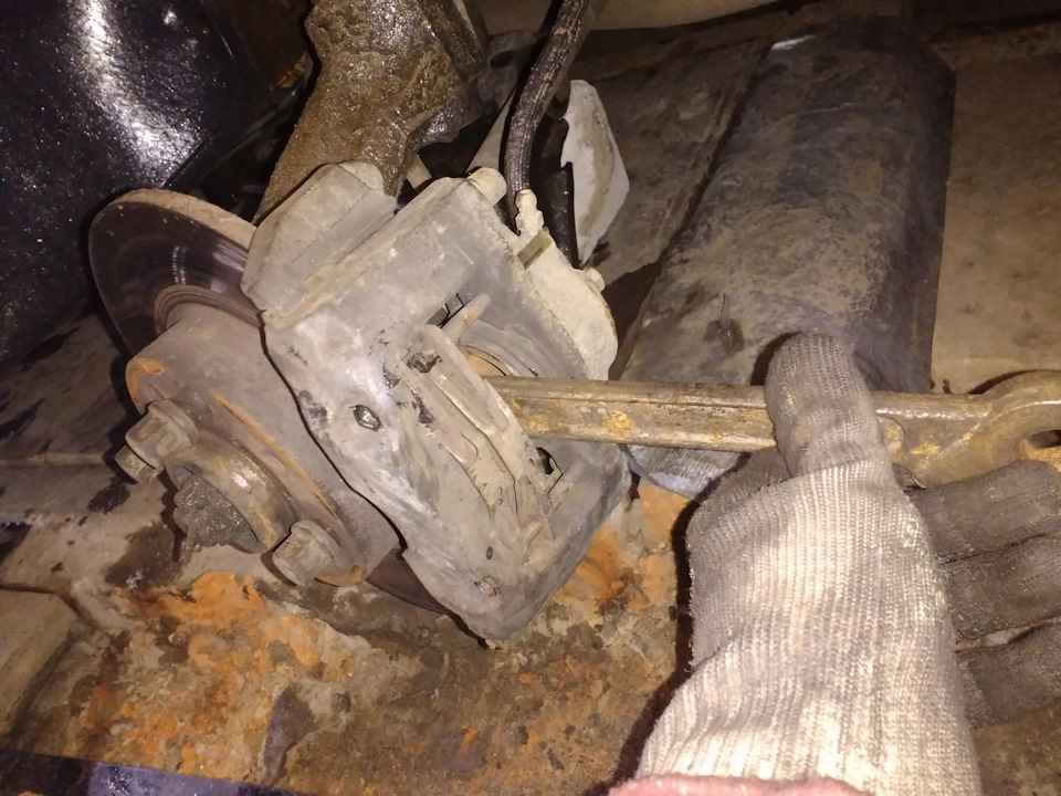 Заміна гальмівних колодок (Opel Kadett) 4