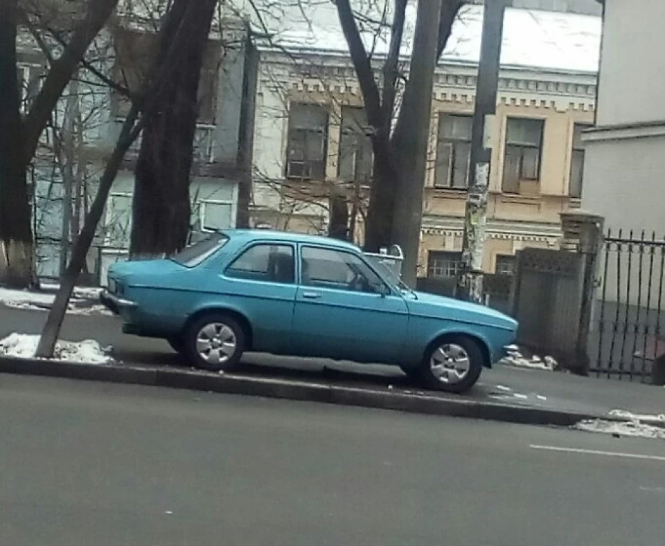 Подарували ковпаки))