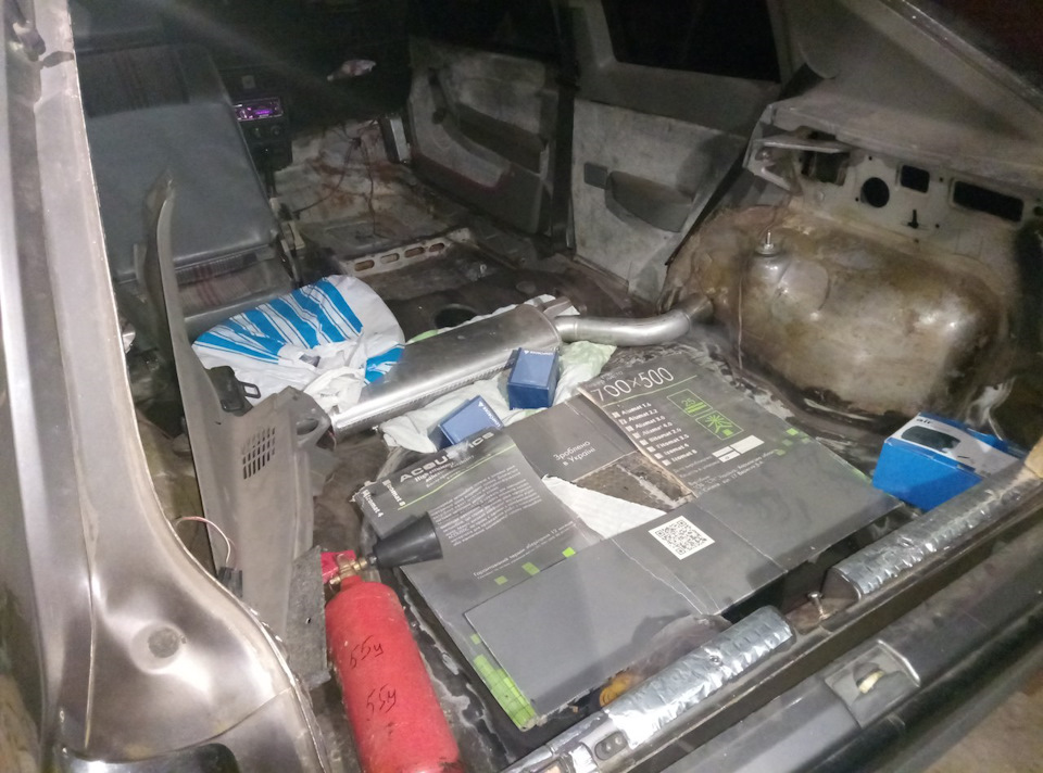 Кузовний ремонт та встановлення нового глушника від Saab 9000 3