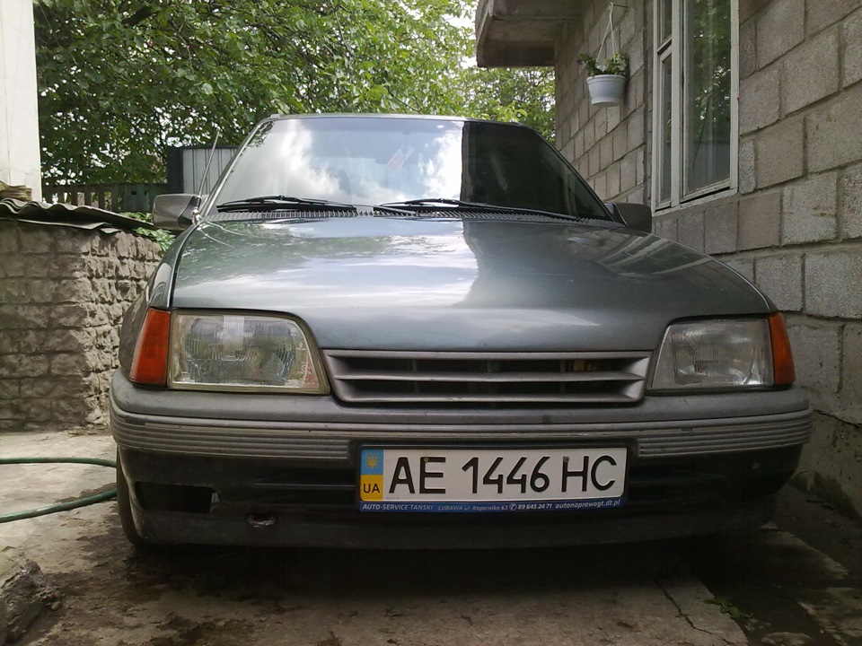 Наклеїти та прикрасити бампер 4