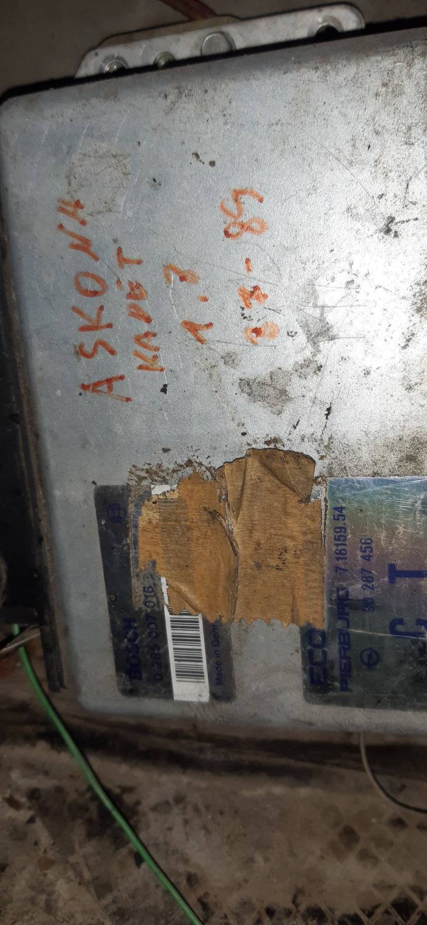 Help у кого такий же 1.8 або може нишпорити ... питання по штатній проводці 1