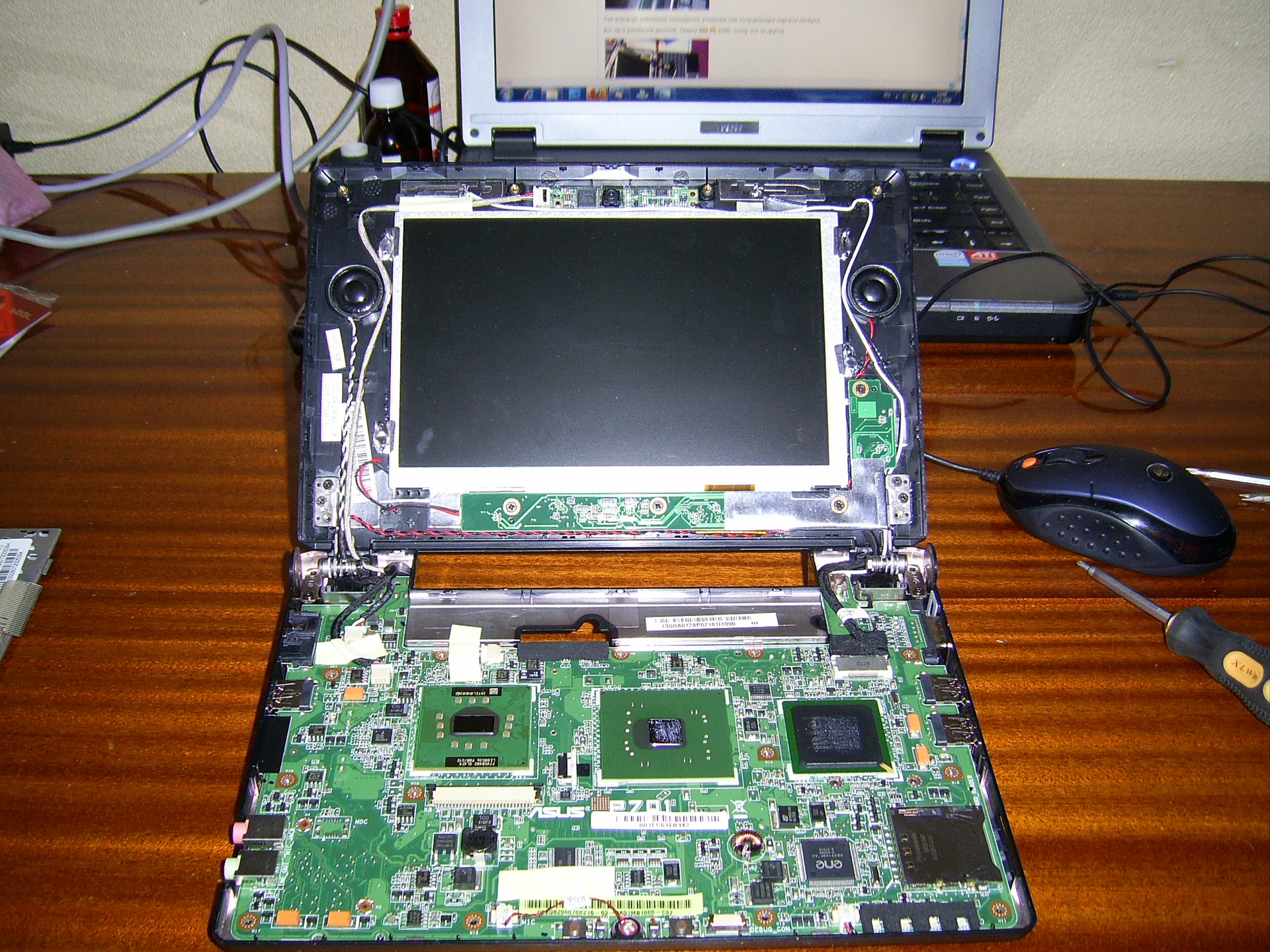 Почав встановлювати EEEPC у центральну консоль 2